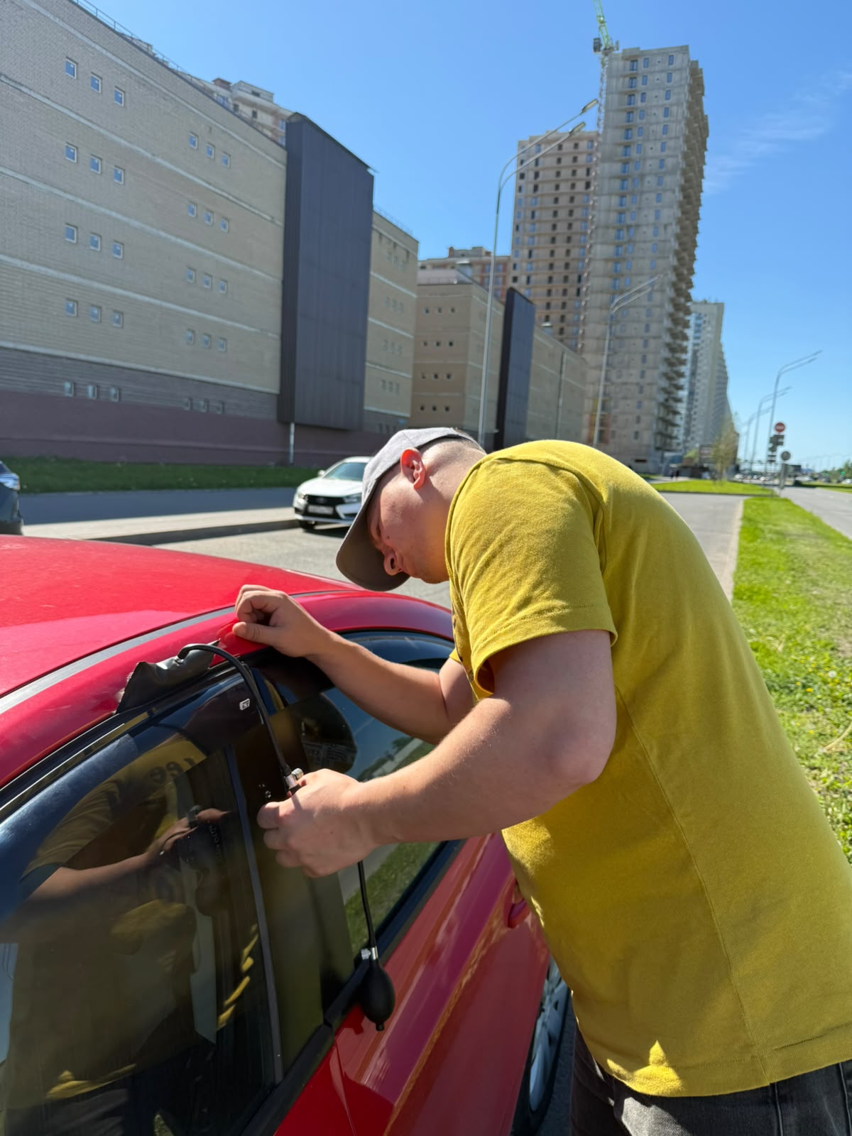 Аварийное вскрытие автомобиля мастером в Разбегаево